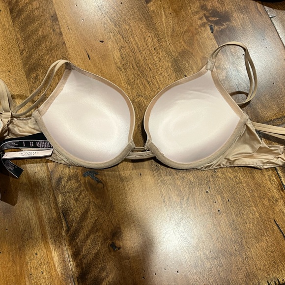 Victoria’s Secret, set of 2 pushup 32C bras, 1 NWT, can be sold separately, sexy - Picture 4 of 9